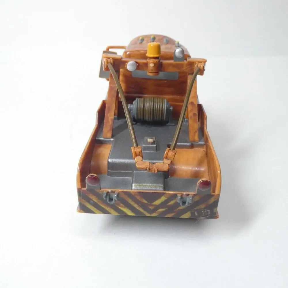 Pixar Cars Lot - Tow Mater Tow Truck & XRS Mud Racing George